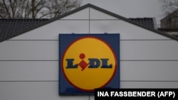 Egy Lidl szupermarket logója a németországi Dortmundban 2020. febrár 3-án.