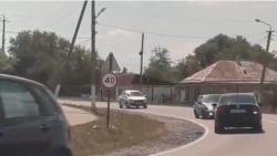 Опасная езда свадебного кортежа в Карачаево-Черкесии. Скриншот видео управления МВД по республике