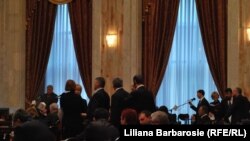 La rînd pentru interpelări