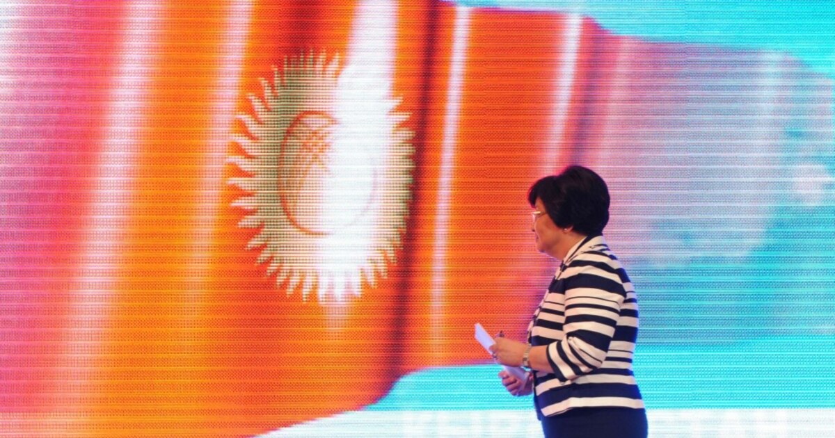 Метродағы азиялық әйелдер