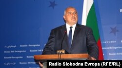 Protestçileriň käbiri premýer-ministri Boýko Borissowyň merkezi-sagçy koalisiýa hökümetiniň çekilmegini talap etdi.