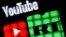 YouTube порталынын жана Орусиянын RT каналынын эн белгилери.