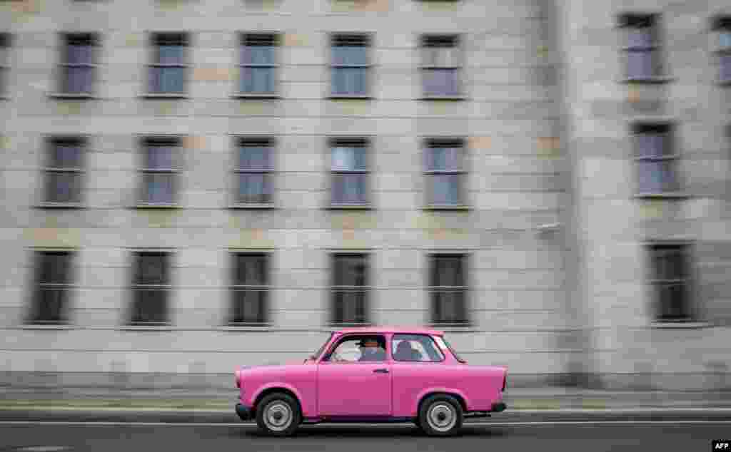 A német szövetségi közlekedési hatóság szerint ma 40.800 Trabant van regisztrálva Németországban, míg tíz évvel ezelőtt ez a szám csak 33.000 volt