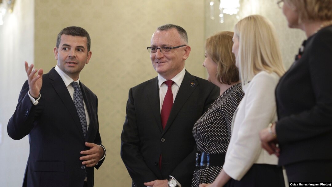 Daniel Constantin și Sorin Cîmpeanu conduc facțiunea care votează guvernul liberal.