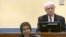 Radovan Karadžić u sudnici na statusnoj konferenciji, 6. travnja 2016.