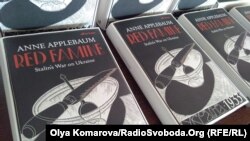 «Червоний голод: війна Cталіна з Україною»