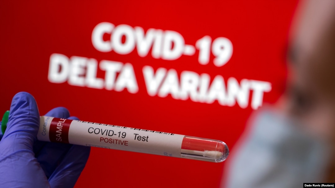 Răspândirea variantei Delta a coronavirusului, mult mai contagioasă, și numărul mic de persoane vaccinate este principalul pericol semnalat de epidemiologii români pentru această toamnă. (Imagine generică)