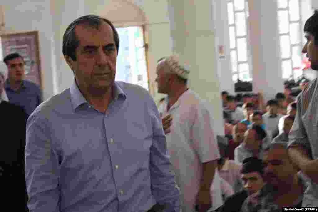 Маҳмадсаид Убайдуллоев дар масҷиди марказӣ