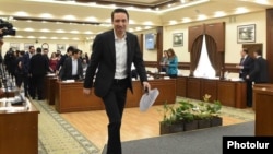 Armenia - Yerevan Mayor Hayk Marutian arrives for a session of the city council, May 8, 2019.