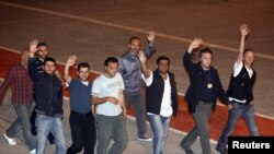 Turkey - Turkish journalists expelled from Israel gesture at Istanbul airport, 03Jun2010