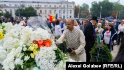 Oaspeți străini depun flori la statuia lui Ștefan cel Mare din Piața Marii Adunări Naționale, 27 august 2026