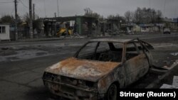 Пошкоджений автомобіль у прифронтовому місті Покровське. Дніпропетровська область, Україна, 11 листопада 2025 року