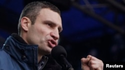 Віталій Кличко викликає Віктора Януковича на дебати на Майдані, Київ, 9 лютого 2014 року