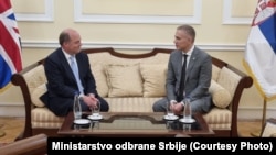 Ministri odbrane Velike Britanije i Srbije Ben Wallace i Nebojša Stefanović tokom susreta u Beogradu 16. juna 2021.