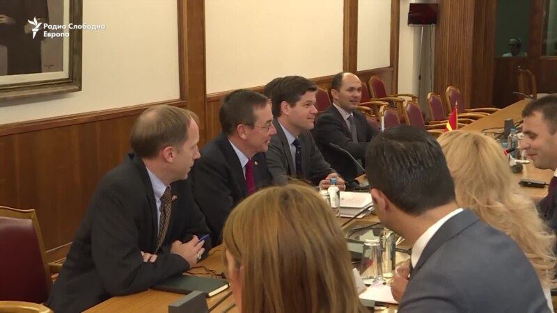 Вес Мичел на средба со македонски пратеници