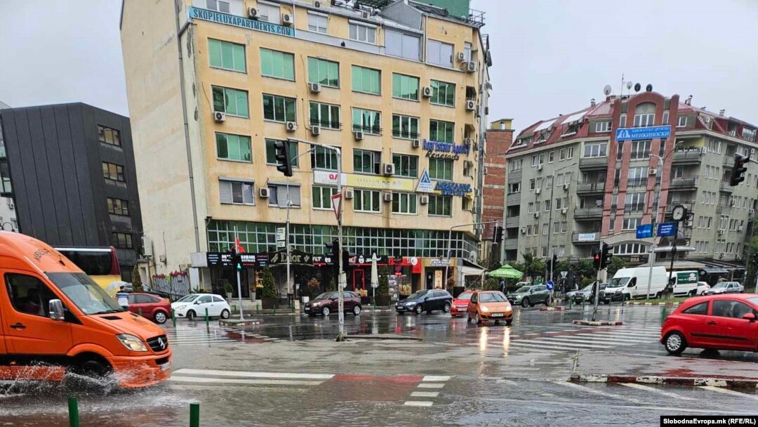 Северна Македонија - дожд на улиците во Скопје, 10 септември 2024 година. 