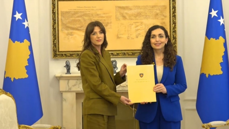 Haxhiu e merr pozitën e ushtrueses së detyrës së presidentit të Kosovës, pasi Osmanit i mbaroi mandati