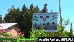 Cəhbə bölgəsindəki kəndlərdə tez-tez belə lövhələrə rast gəlinir