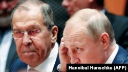 Presidenti rus, Vladimir Putin dhe ministri i Jashtëm rus, Sergei Lavrov.