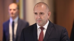 Президентът Румен Радев прави изявление пред медиите на бизнесфорум в София, 23 октомври 2025 г.