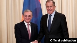 Russia - Foreign Minister Sergey Lavrov (R) meets with his Armenian counterpart Zohrab Mnatsakanian in Moscow, 7 June 2018.