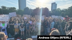 Around 4,000 people gathered in front of Romania’s government headquarters in Bucharest on June 3, days after a murder that shocked the Balkan country.