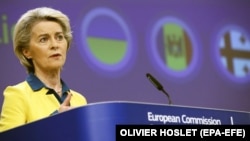 Presidentja e Komisionit Evropian Ursula von der Leyen gjatë një konference për mediat në Bruksel, Belgjikë, 17 qershor 2022.