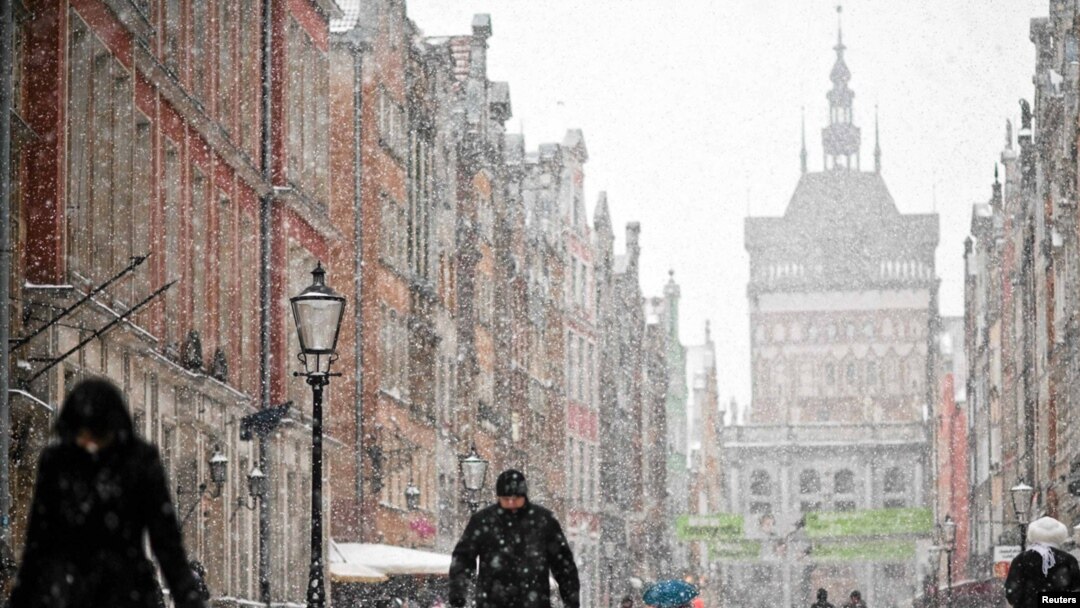  Heavy snowfall in the Old Town in Gdansk, Poland.
