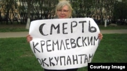 Ирина Калмыкова на одном из своих пикетов