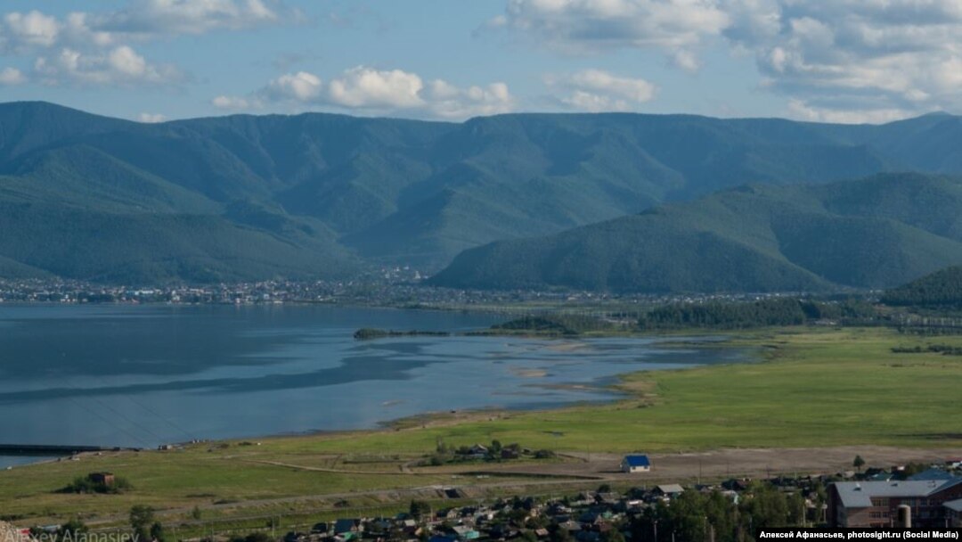 Поселок Култук на юге озера Байкал (иллюстративное фото)