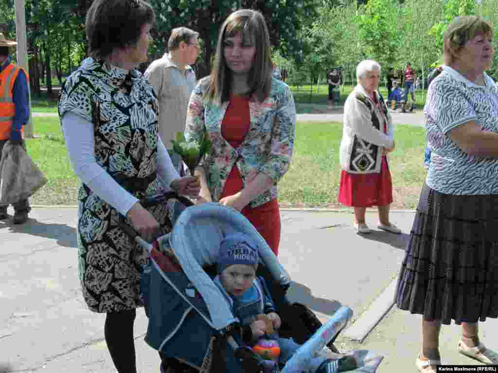 Пришли все, от мала до велика.