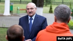 Раніше німецьке видання Die Welt повідомило, що Євросоюз не включить Олександра Лукашенка до санкційного списку, пов’язаного з фальсифікацією виборів та репресіями в Білорусі
