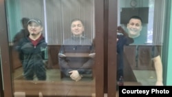 Альберт Тагиров (слева) в суде