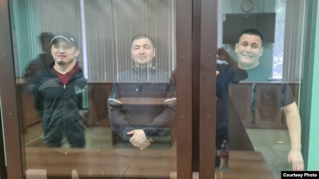 Альберт Тагиров (слева) в суде