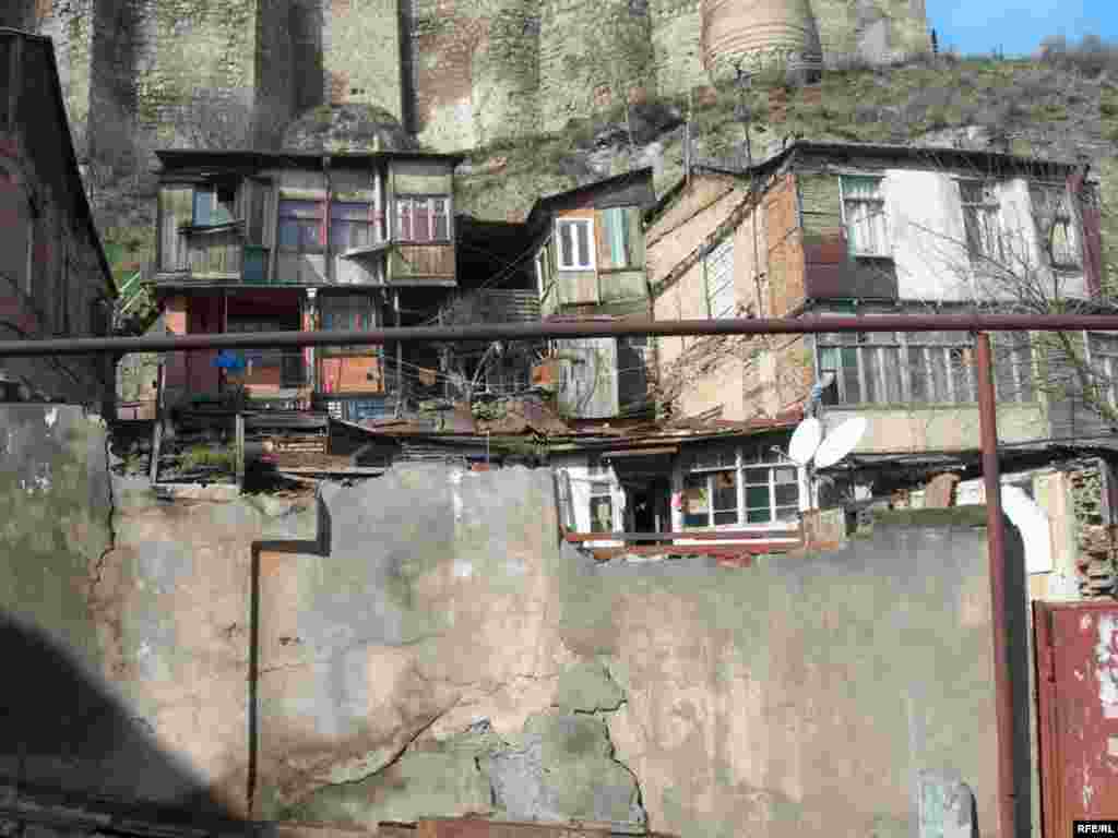 Daha çox «Şeytanbazar» adı ilə tanınan azərbaycanlıların yaşadığı Tatris meydanı