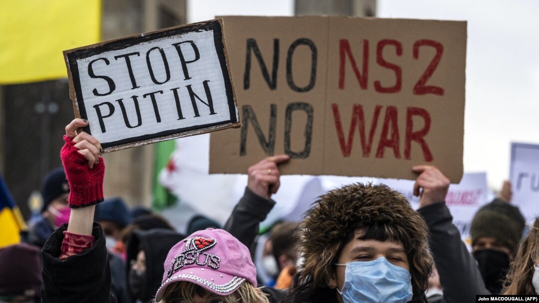 Demonstrație la Berlin împotriva aprobării conductei Nord Stream 2 și împotriva acțiunilor Rusiei de la granița Ucrainei.
