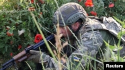 Ілюстраційне фото. Український військовий під час навчань поблизу лінії фронту, Запоріжжя, червень 2026 року