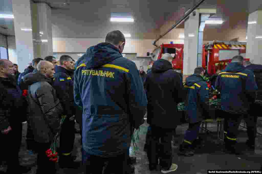 Попрощатися з 36-річним Олександром прийшли його колеги, друзі та рідні