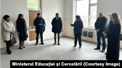 Experți din domeniul educației de la Chișinău și Tiraspol în vizită la complexul de clădiri ce aparțin Liceului Teoretic Evrika din or. Râbnița, 28 februarie 2025.