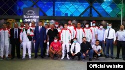 Таджикскиеолимпийцы перед вылетом в Токио