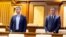Mihnea Constantinescu (stânga) - viceguvernator al BNM și Petru Rotaru - prim-viceguvernator al BNM la ședința Parlamentului din 6 februarie, când au fost votați în aceste funcții.