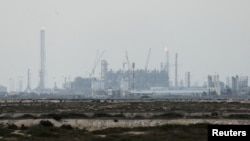Агентство Reuters з посиланням на джерела повідомляє, що Тегеран оголосив попередження про евакуацію для низки нафтових об’єктів на Близькому Сході, в тому числі нафтопереробного заводу Рас-Лаффан у Катарі (на фото)