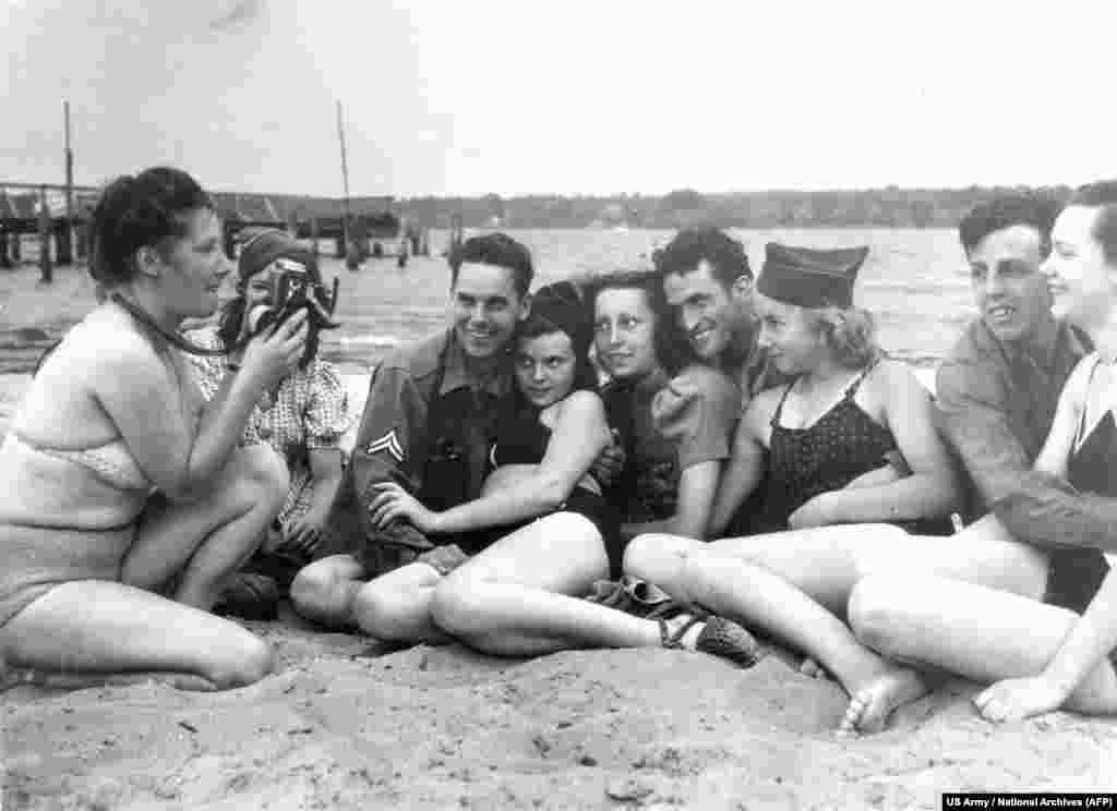 American troops with German girls at Berlin&rsquo;s Wansee lake in July 1945, shortly after the Americans arrived in the city. Such fraternizing with well-supplied ex-enemies would have been scandalous but, as one woman at the time noted, &ldquo;first comes food, then comes morals.&rdquo; &nbsp;