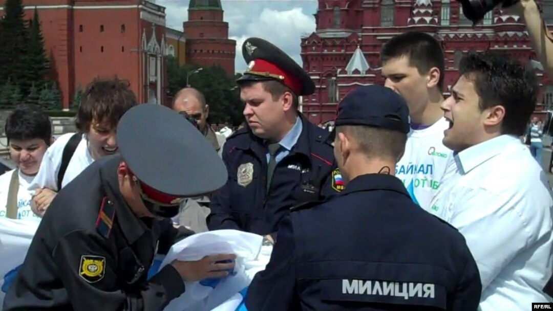 Милиция быстро пресекла несанкционированную прогулку защитников Байкала
