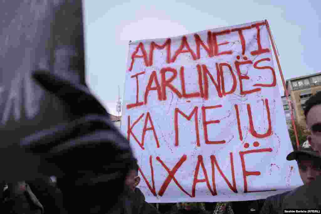 Të paktën 67 gra janë vrarë në Kosovë që nga viti 2010. Në shumicën e rasteve, autorë të vrasjeve ishin partnerët e tyre.Autoritetet janë kritikuar se nuk po bëjnë mjaftueshëm për ta parandaluar dhunën dhe vrasjen e grave.