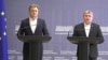 Prim-ministrul Dorin Recean (dreapta) își anunță retragerea din politică și viața publică la o conferință de presă susținută alături de președintele PAS, Igor Grosu, 13 octombrie 2025