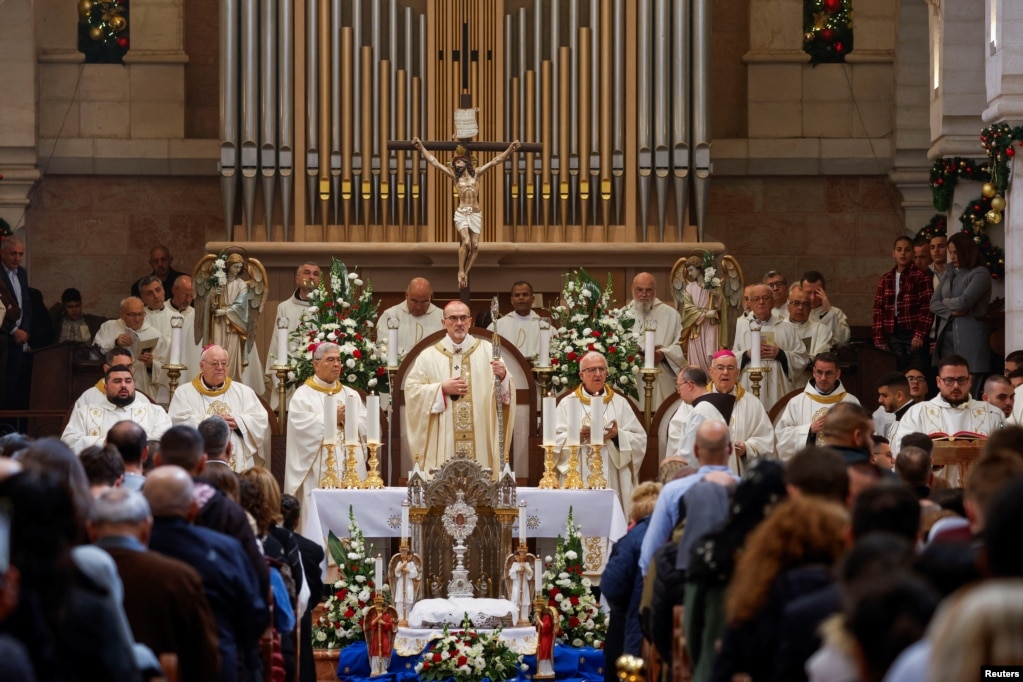 Ceremonia e meshës kryesore në Kishën Shën Katerina në Betlehem, Bregun e pushtuar Perëndimor.