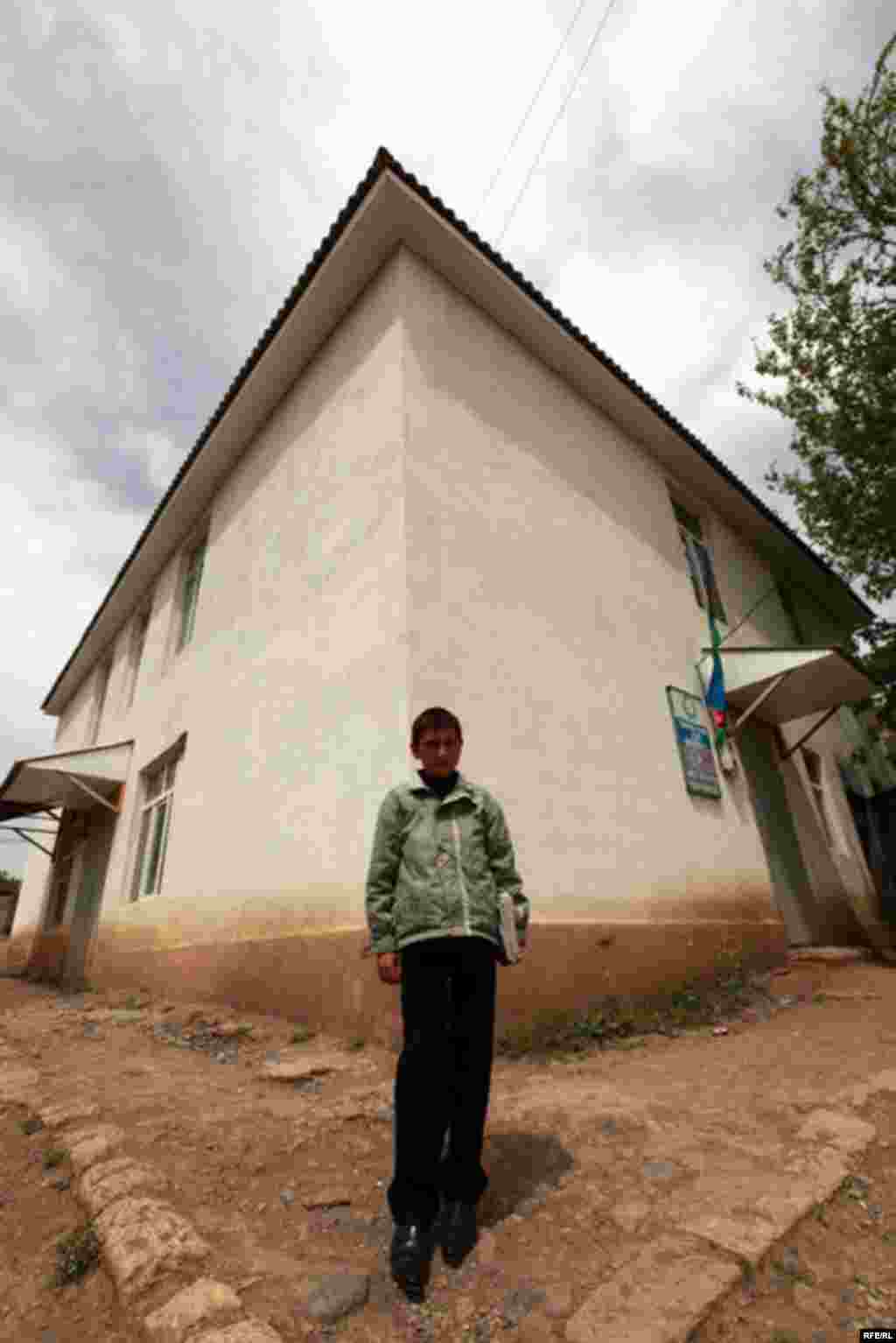 Ucqarlarda bəzi məktəblər #24