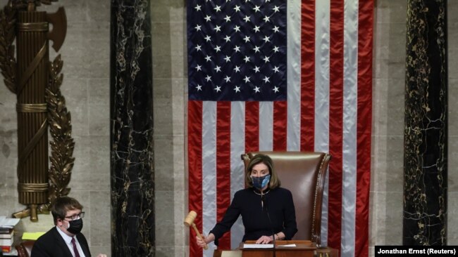 Predsjedavajuća Zastupničkog doma Nancy Pelosi tokom potvrđivanja glasova za drugi opoziv Trumpa