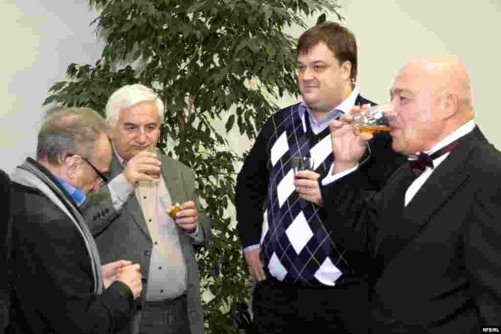 Russia -- (R - L) Anatoly Smelyansky, Yuri Bogomolov, film critic, Vasily Utkin, sport NTV presenter, Vladimir Pozner on Moscow cinema press award ceremony, 18Sep2008